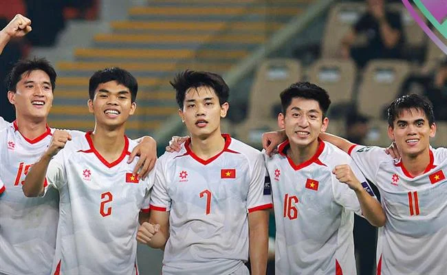 Bắn Cá Thần Tài Awin68 App với biểu tượng thần tài và cá vàng